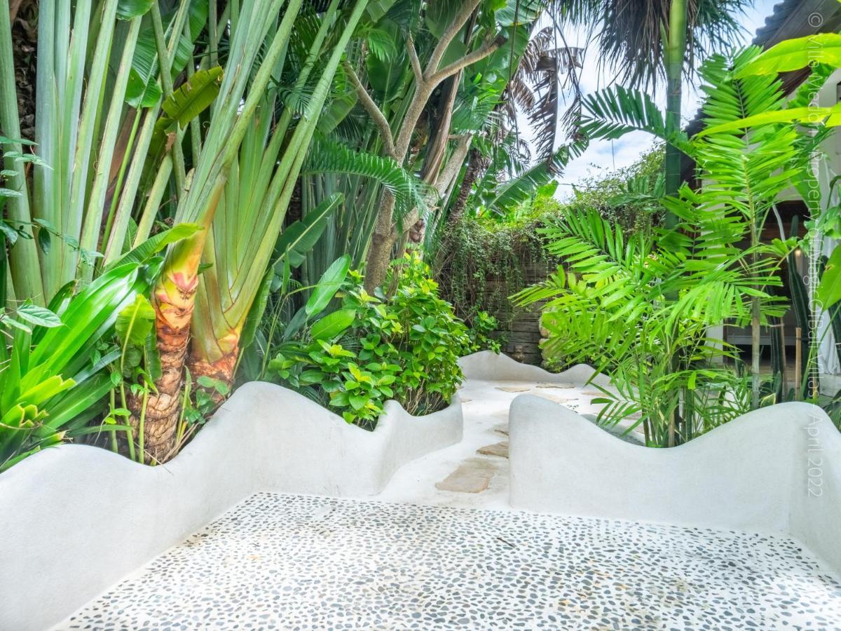 Villa Enjoy - Seminyak Center Екстериор снимка